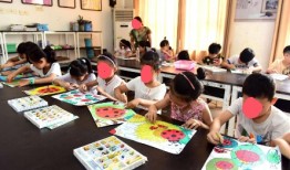 孩子才7岁，为什么要报这么多兴趣班？你的答案是什么？